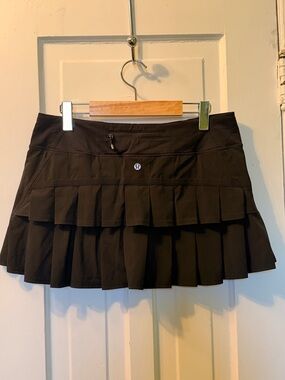 Woman’s lululemon athletica Pace Setter Tennis skort Black Pleated  Size 8
